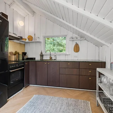 Feriehus 4 Bedroom Stunning In