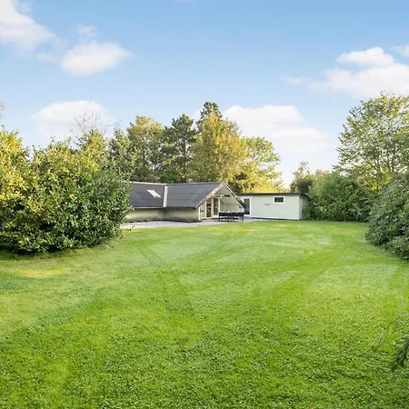 Feriehus 4 Bedroom Stunning In *
