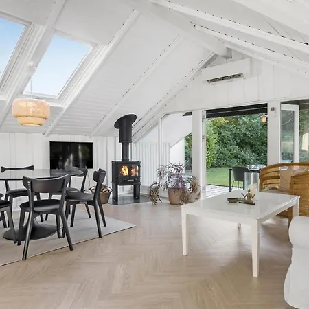 4 Bedroom Stunning In Feriehus Tisvildeleje