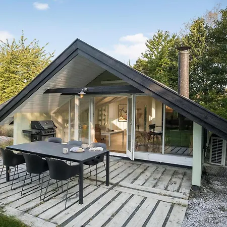 4 Bedroom Stunning In Feriehus Tisvildeleje